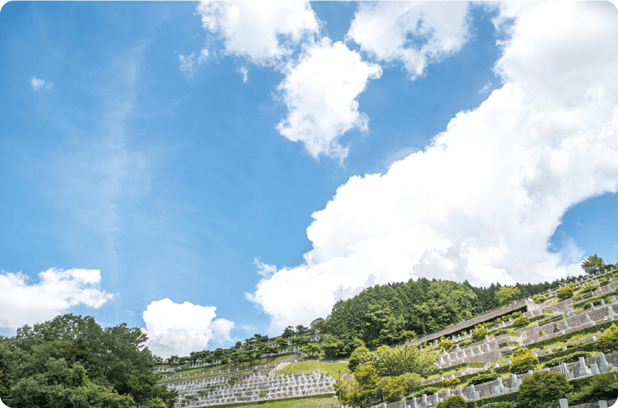 斜面に広がる霊園